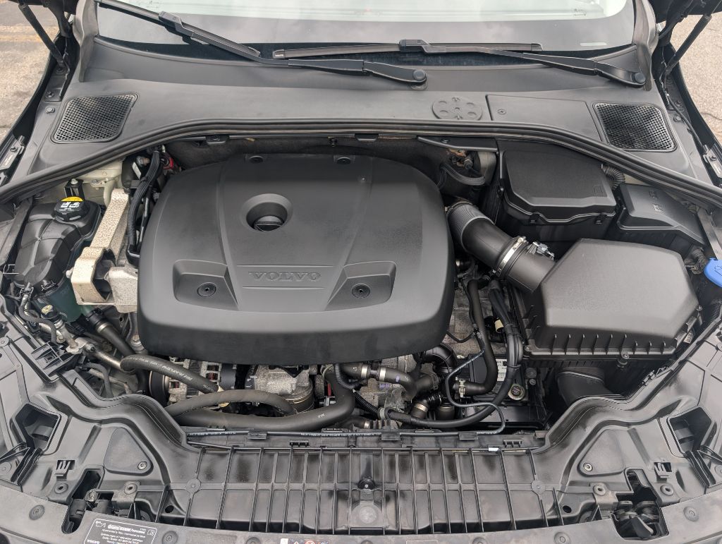 Photo 22 of this VOLVO V60 CROSS COUNT