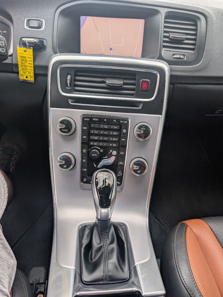 Photo 15 of this VOLVO V60 CROSS COUNT