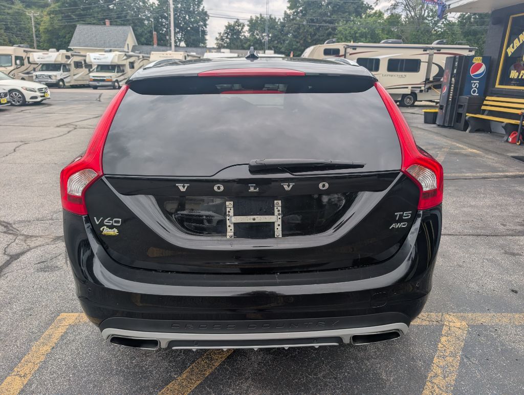 Photo 6 of this VOLVO V60 CROSS COUNT