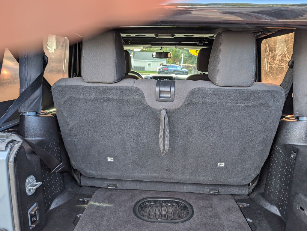 Photo 14 of this JEEP WRANGLER