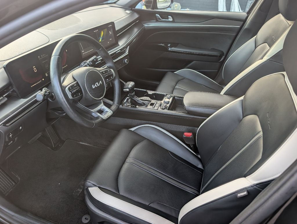 Photo 11 of this KIA K5