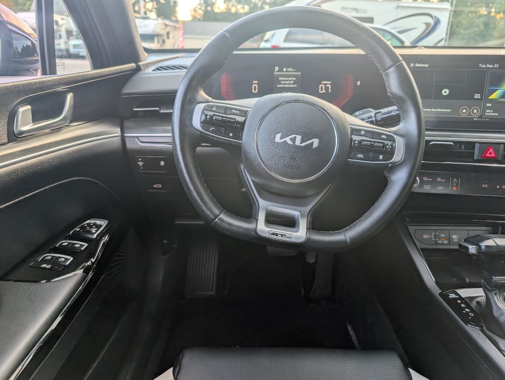 Photo 14 of this KIA K5