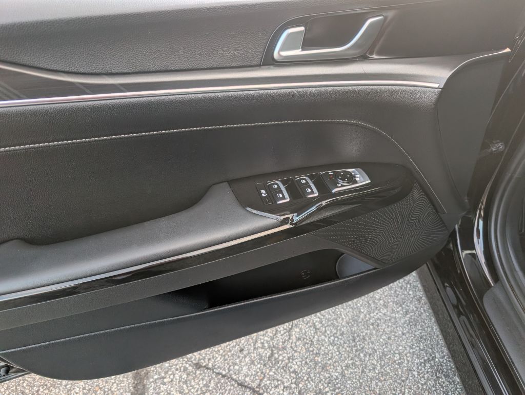 Photo 15 of this KIA K5