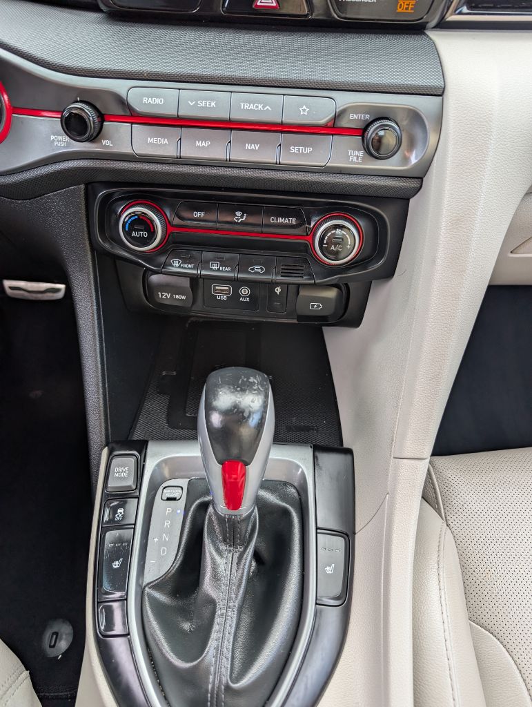 Photo 15 of this HYUNDAI VELOSTER