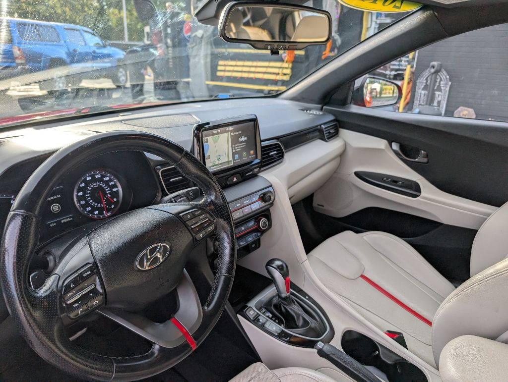 Photo 11 of this HYUNDAI VELOSTER