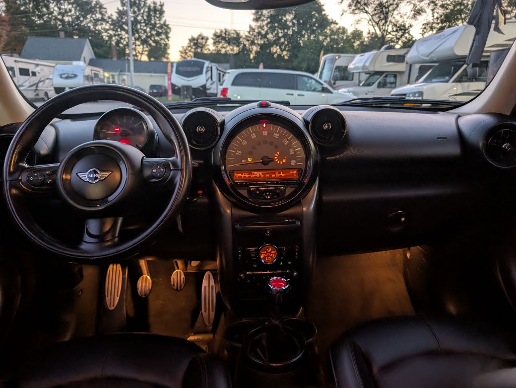 Photo 14 of this MINI COOPER