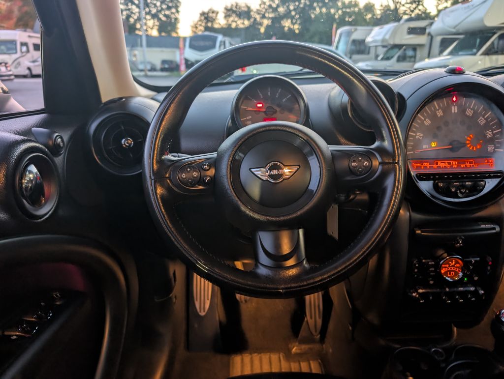 Photo 13 of this MINI COOPER
