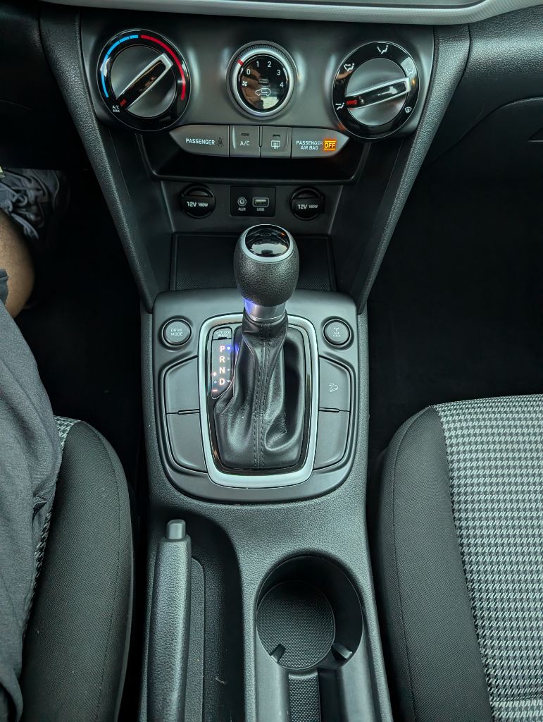 Photo 16 of this HYUNDAI KONA