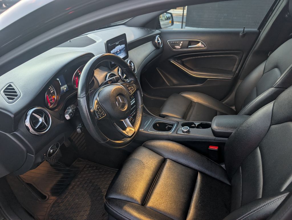 Photo 13 of this MERCEDES-BENZ GLA