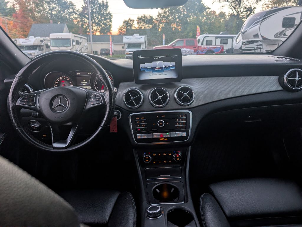 Photo 12 of this MERCEDES-BENZ GLA