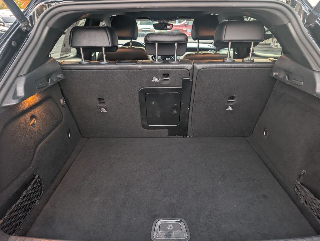Photo 9 of this MERCEDES-BENZ GLA