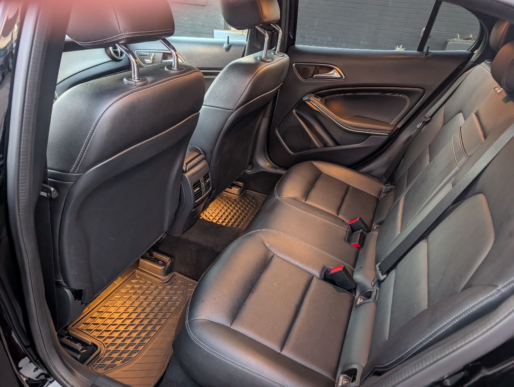 Photo 20 of this MERCEDES-BENZ GLA