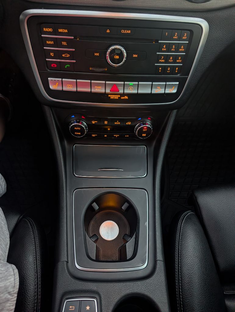 Photo 16 of this MERCEDES-BENZ GLA