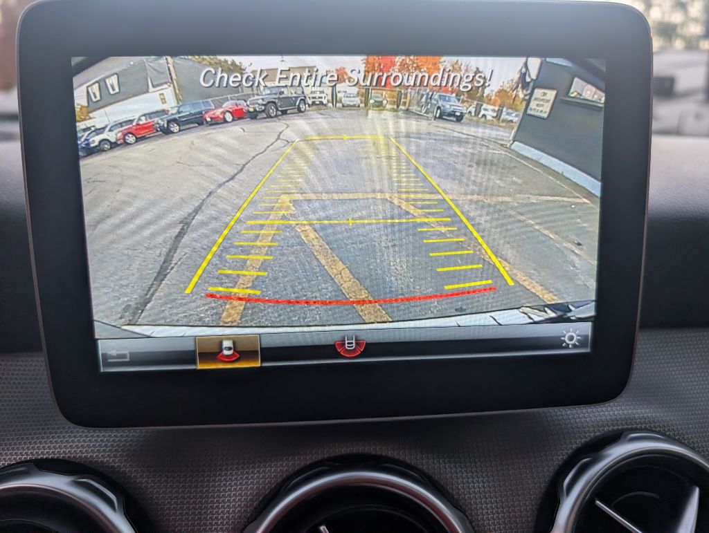 Photo 17 of this MERCEDES-BENZ GLA