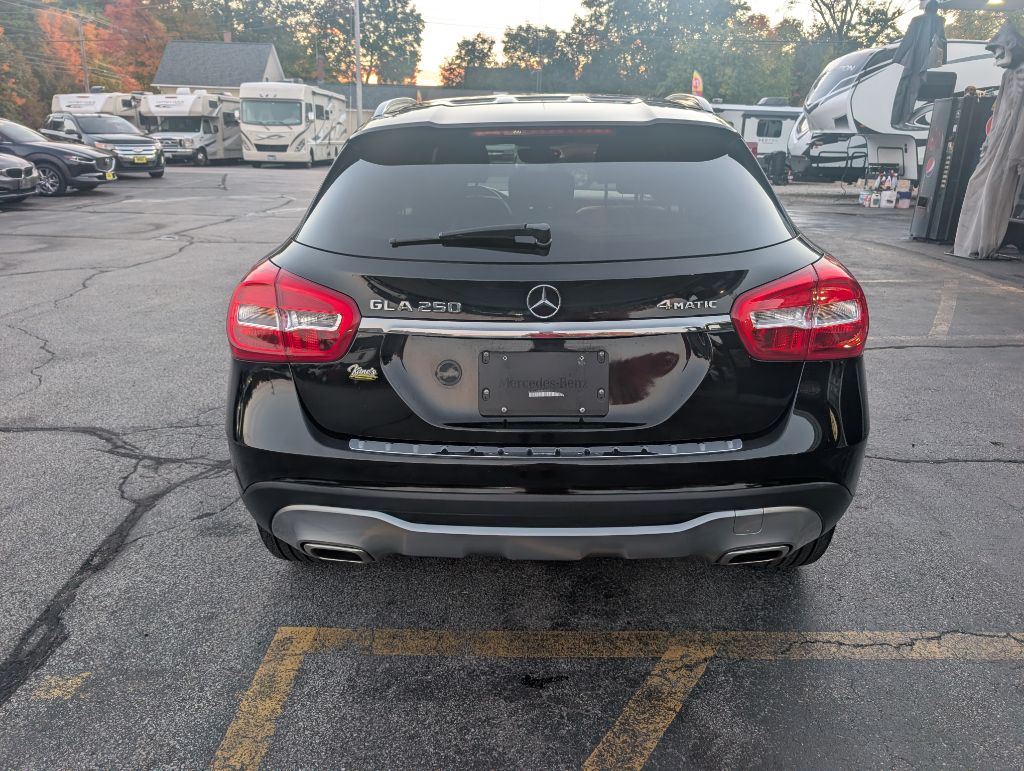Photo 6 of this MERCEDES-BENZ GLA