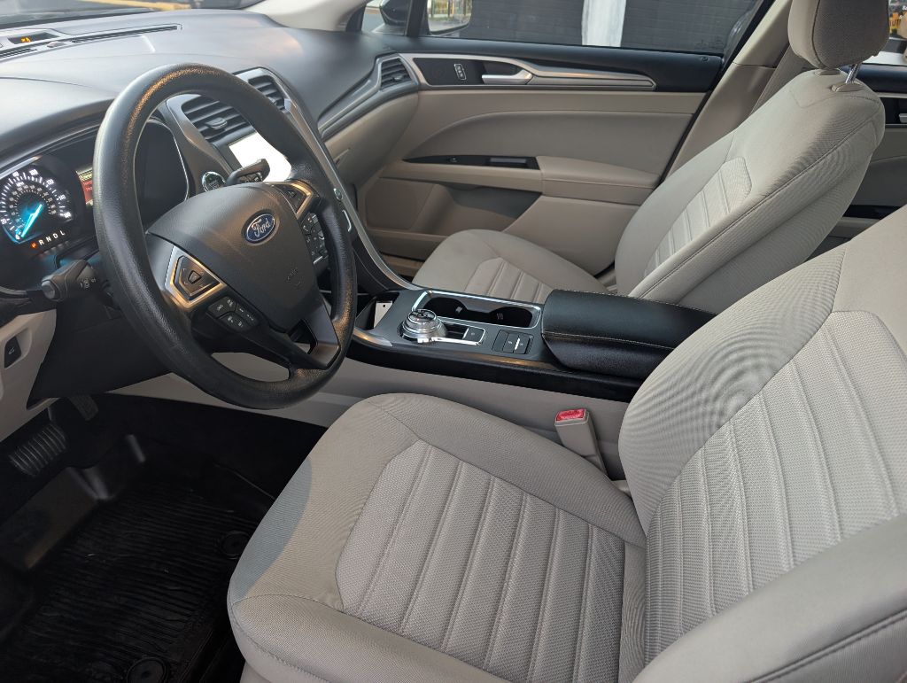 Photo 13 of this FORD FUSION