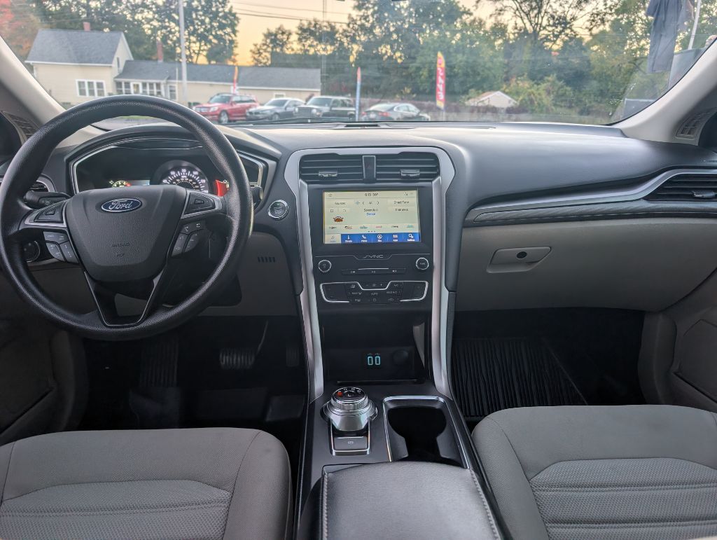 Photo 12 of this FORD FUSION