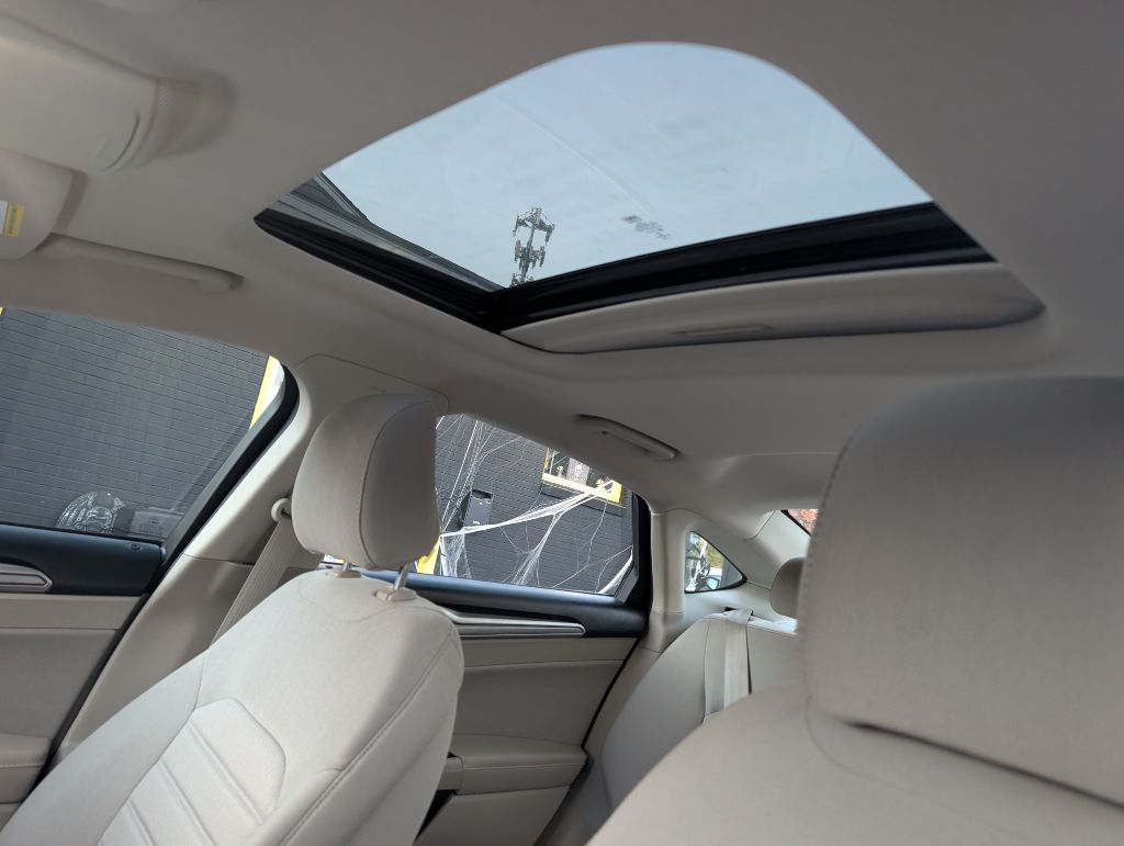 Photo 15 of this FORD FUSION