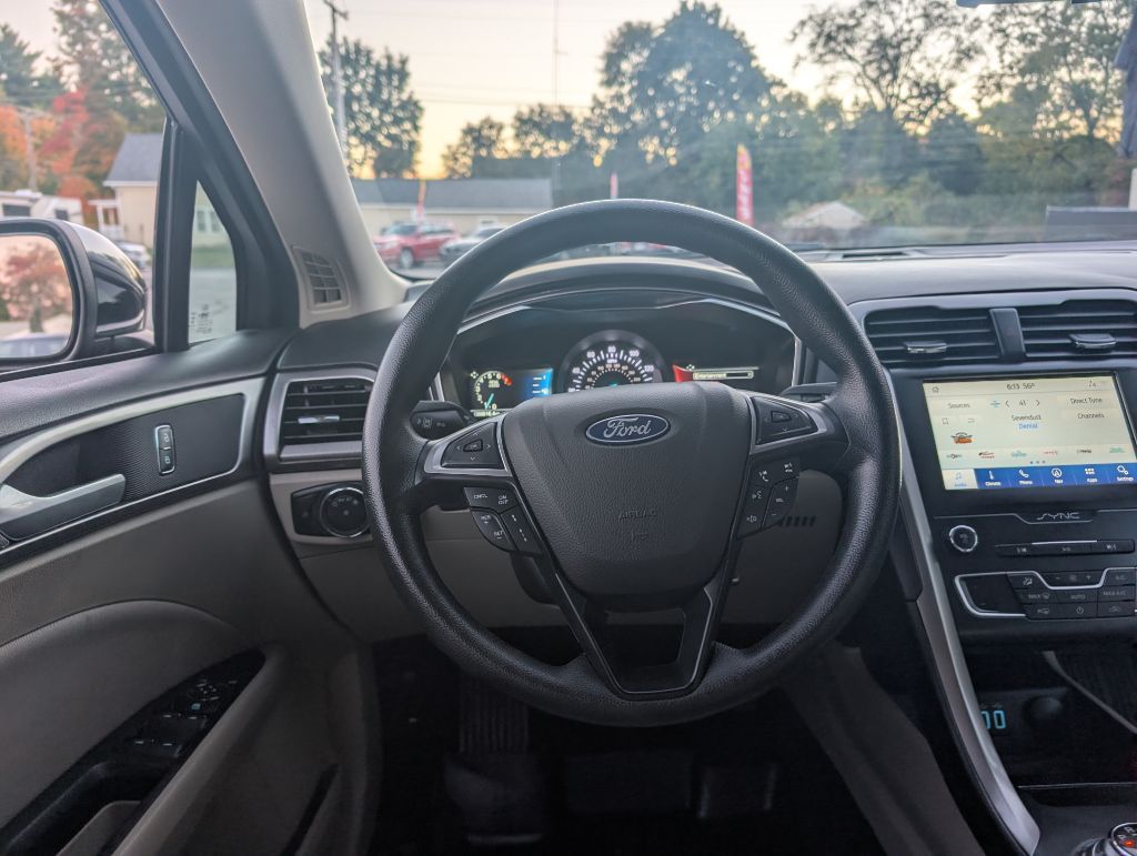 Photo 11 of this FORD FUSION
