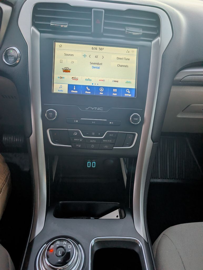Photo 19 of this FORD FUSION