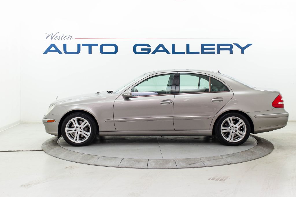 Photo 2 of this MERCEDES-BENZ E-CLASS