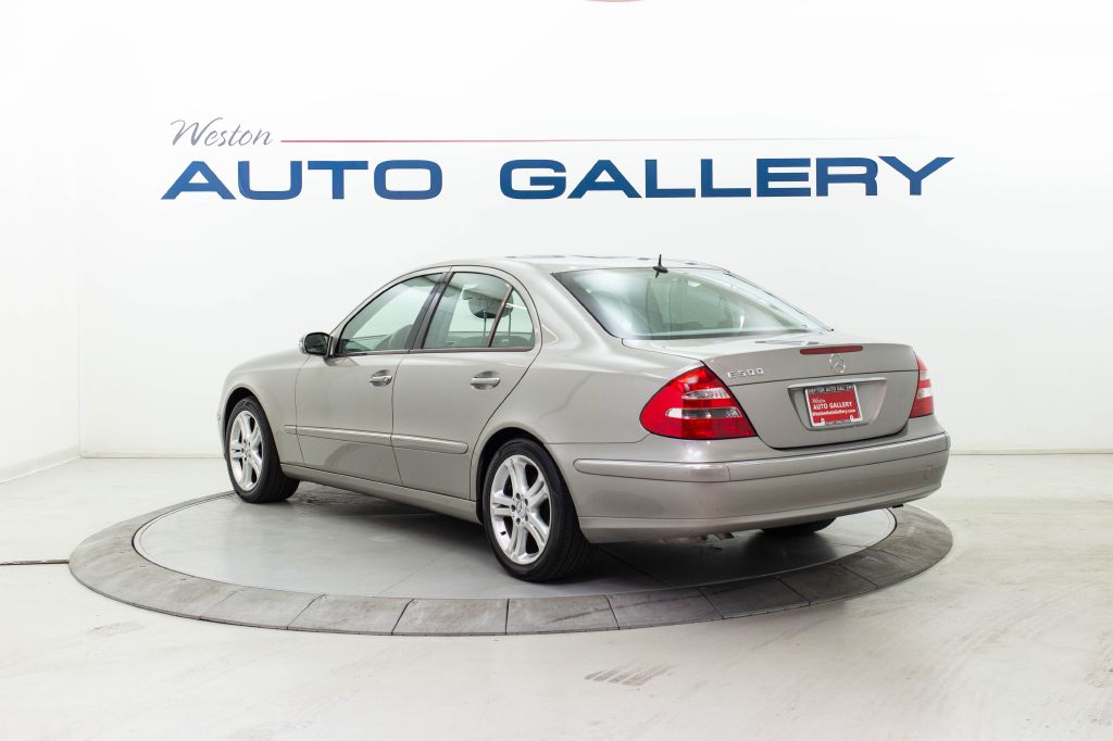 Photo 3 of this MERCEDES-BENZ E-CLASS