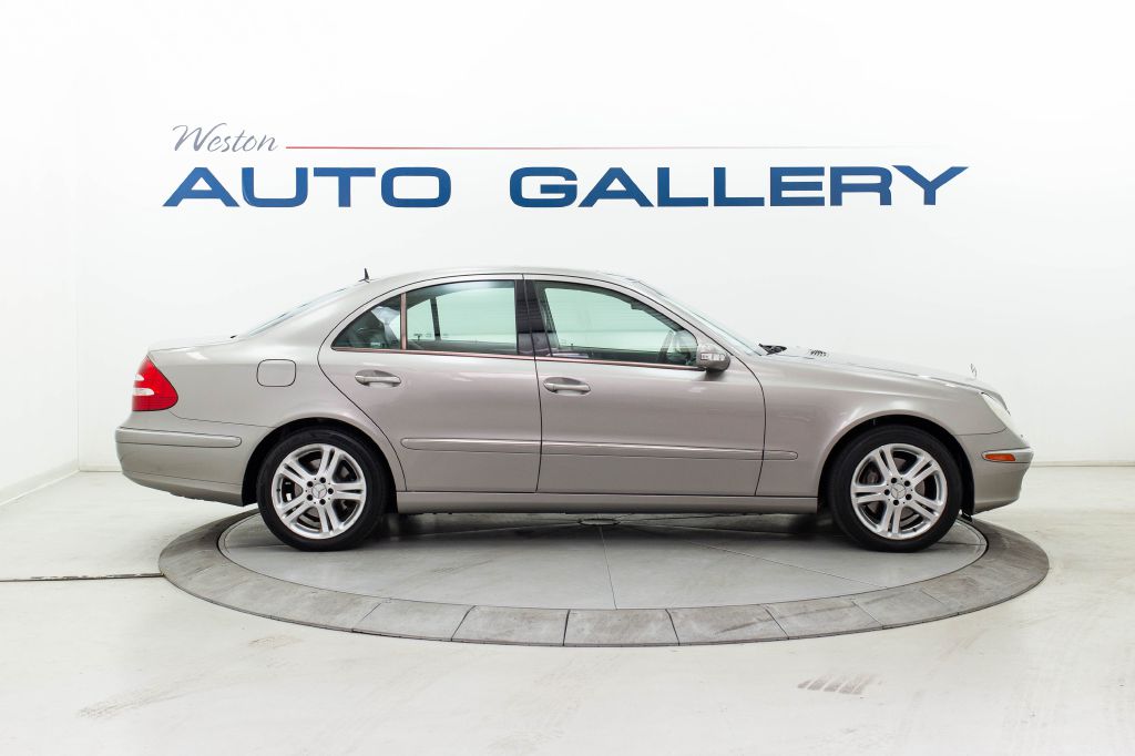 Photo 6 of this MERCEDES-BENZ E-CLASS