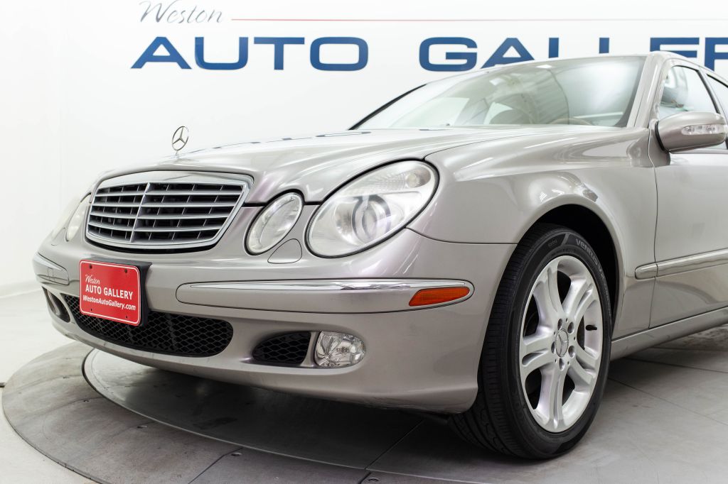 Photo 9 of this MERCEDES-BENZ E-CLASS