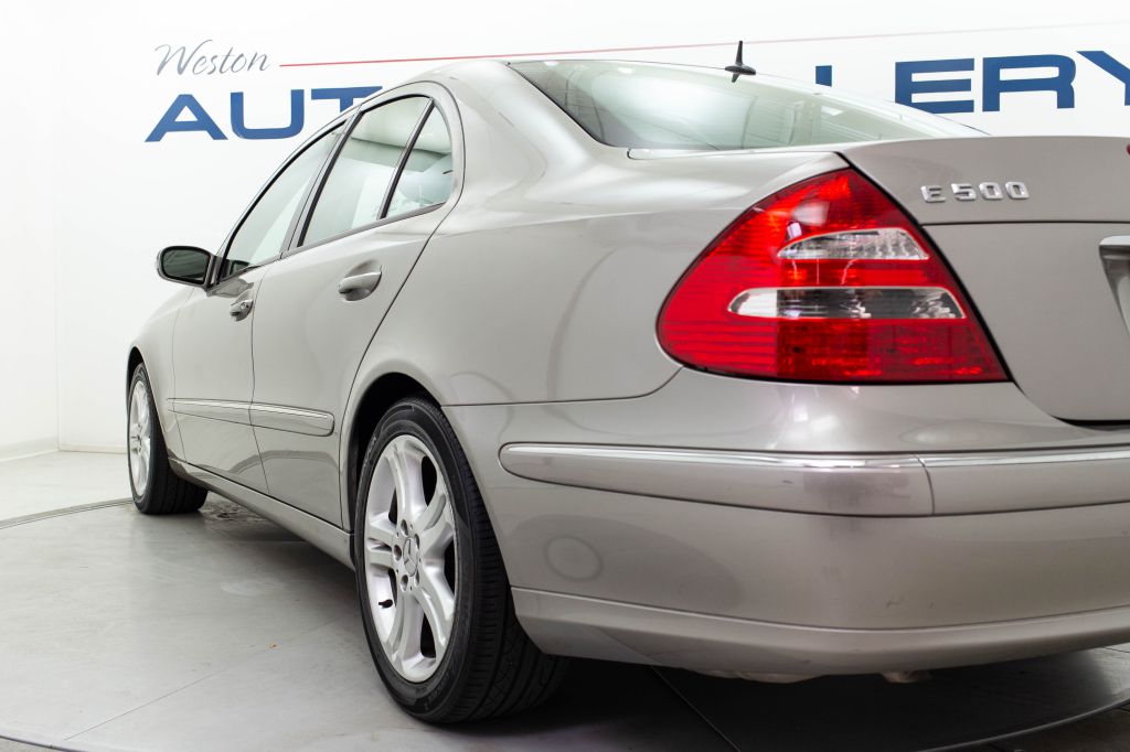 Photo 10 of this MERCEDES-BENZ E-CLASS