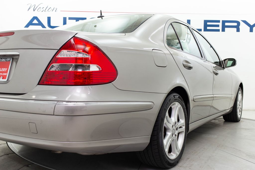Photo 13 of this MERCEDES-BENZ E-CLASS