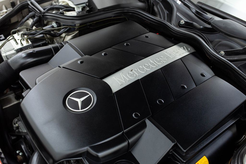 Photo 16 of this MERCEDES-BENZ E-CLASS