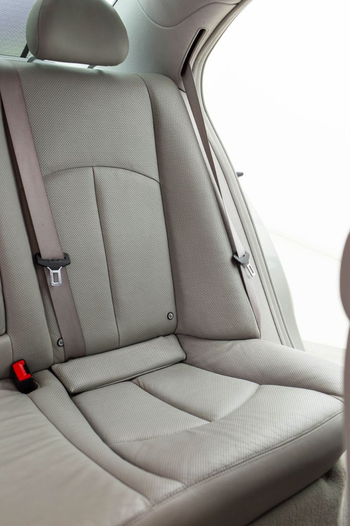 Photo 23 of this MERCEDES-BENZ E-CLASS