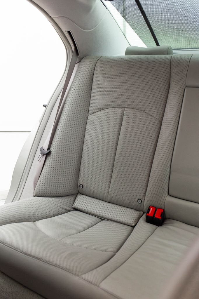 Photo 31 of this MERCEDES-BENZ E-CLASS