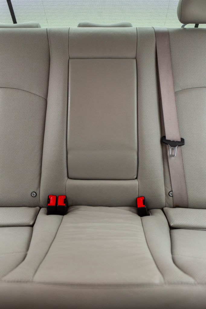 Photo 32 of this MERCEDES-BENZ E-CLASS