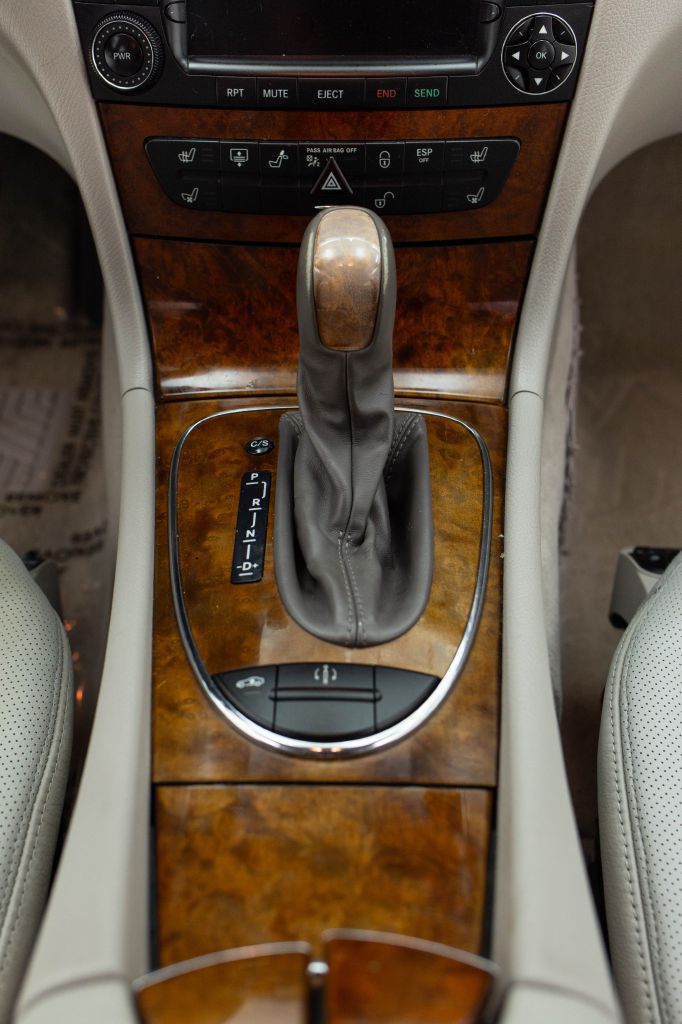 Photo 34 of this MERCEDES-BENZ E-CLASS