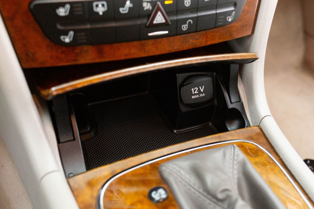 Photo 35 of this MERCEDES-BENZ E-CLASS