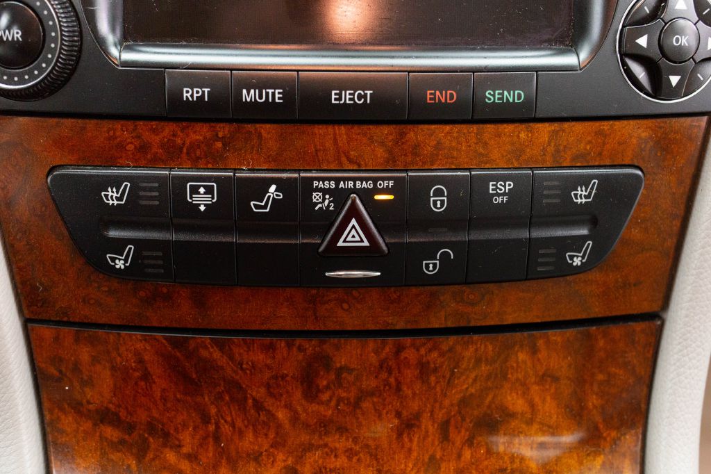 Photo 36 of this MERCEDES-BENZ E-CLASS