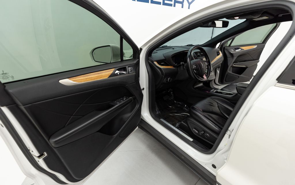 Photo 33 of this LINCOLN MKC