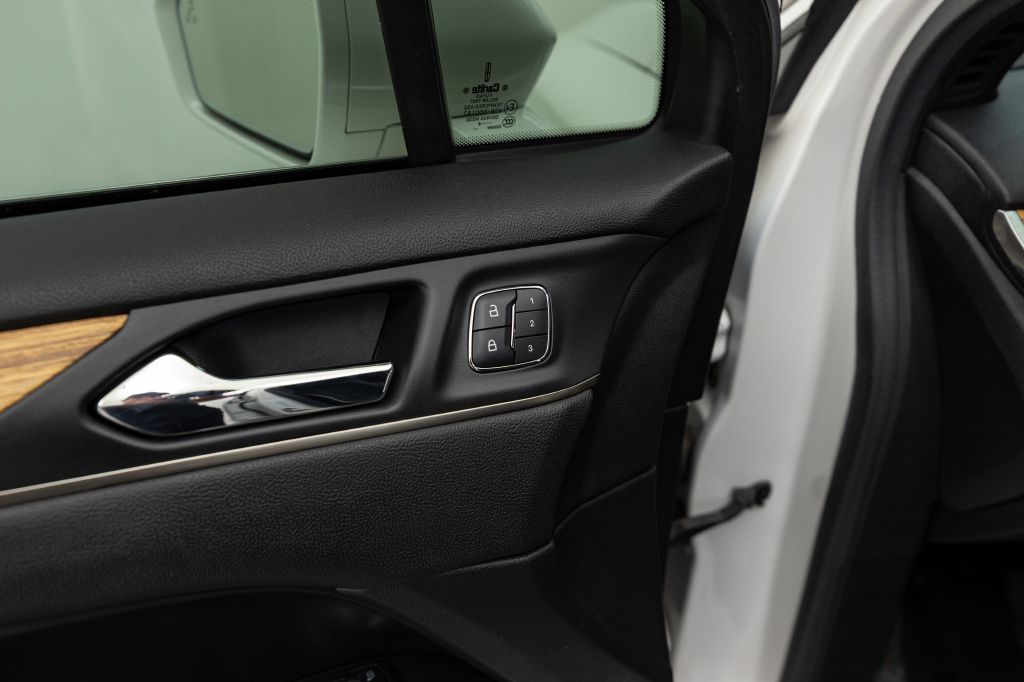 Photo 36 of this LINCOLN MKC