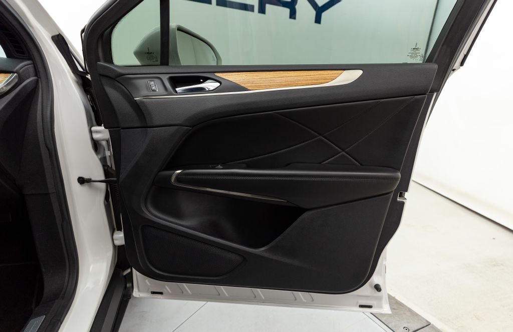 Photo 43 of this LINCOLN MKC