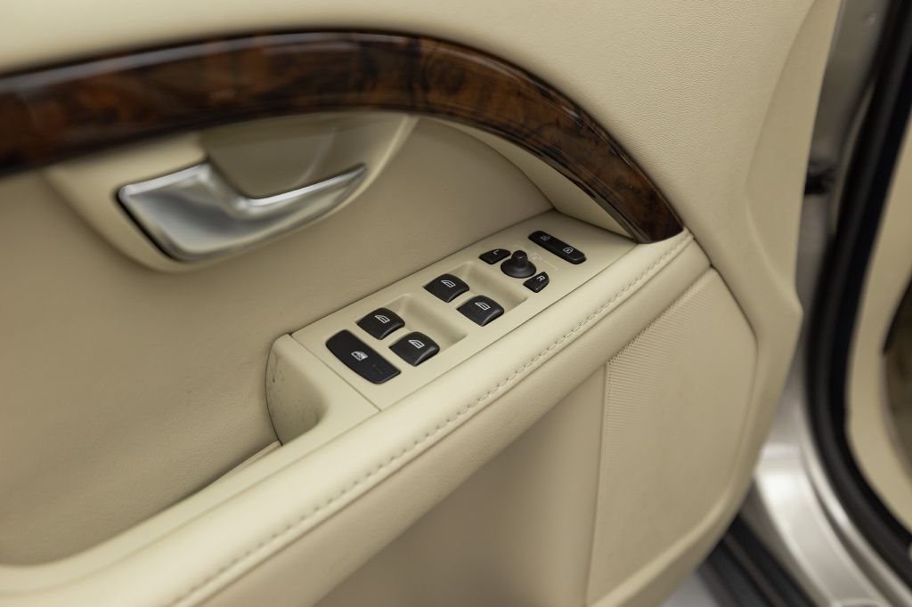 Photo 30 of this VOLVO XC70