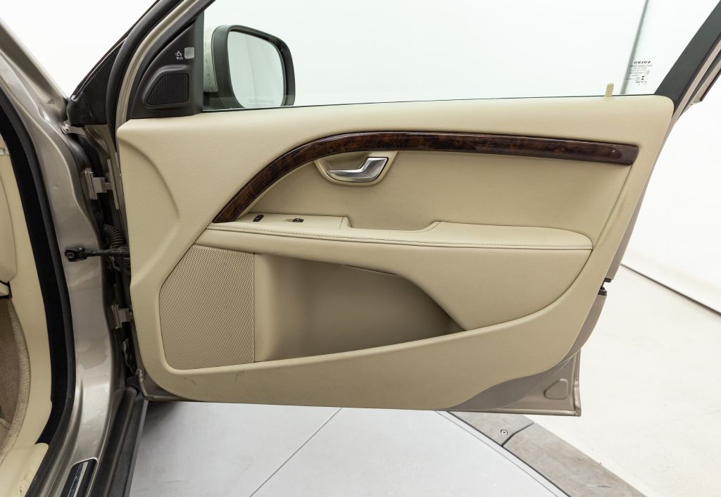 Photo 38 of this VOLVO XC70