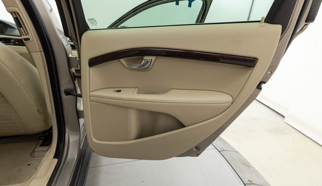 Photo 59 of this VOLVO XC70