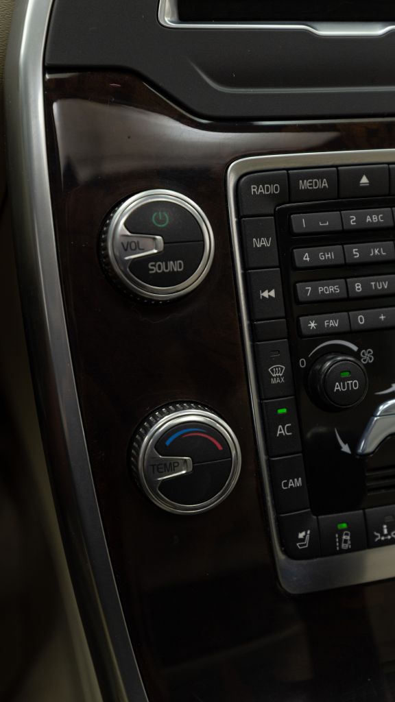 Photo 72 of this VOLVO XC70