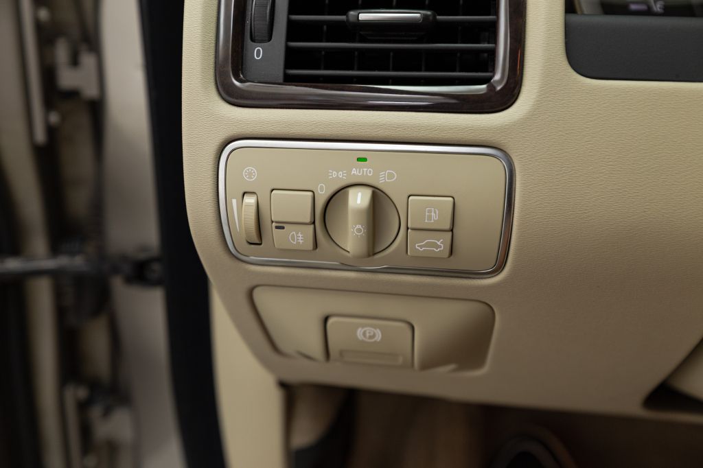 Photo 79 of this VOLVO XC70