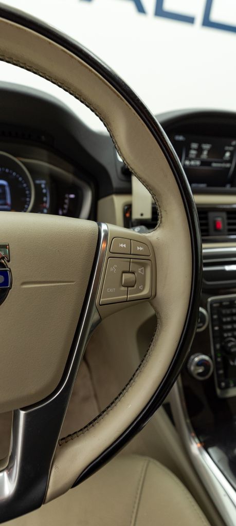 Photo 83 of this VOLVO XC70