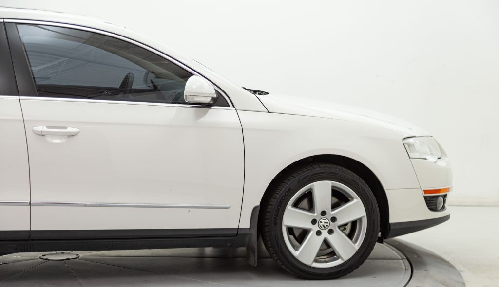Photo 18 of this VOLKSWAGEN PASSAT