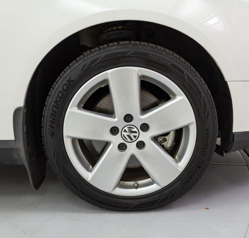Photo 23 of this VOLKSWAGEN PASSAT