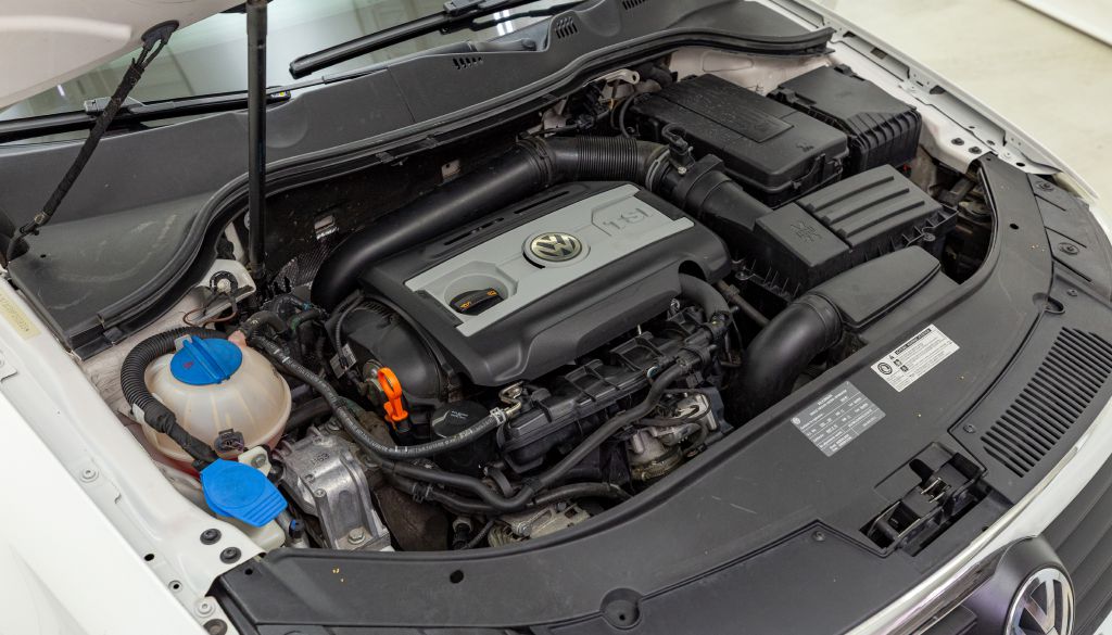 Photo 25 of this VOLKSWAGEN PASSAT