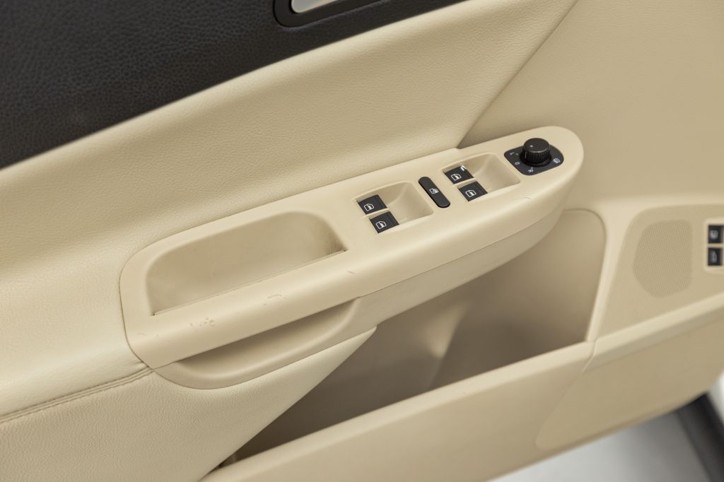 Photo 31 of this VOLKSWAGEN PASSAT